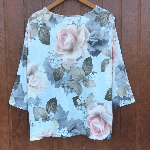 Beautiful Alfred Dunner Floral Top - Picture 4 of 15